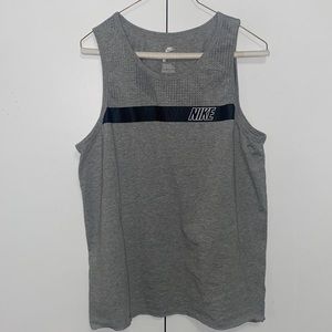 NIKE SLEEVELESS TEE